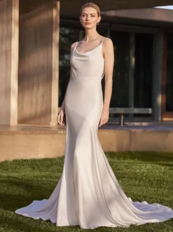 Robe de mariée 2 pièces décolleté manches longues taille naturelle avec traîne