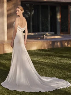 Robe de mariée 2 pièces décolleté manches longues taille naturelle avec traîne
