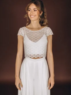Robe de mariée 3 pièces en dentelle et mousseline décolleté illusion longueur au sol fermeture éclair manches courtes