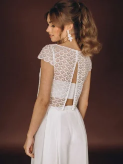 Robe de mariée 3 pièces en dentelle et mousseline décolleté illusion longueur au sol fermeture éclair manches courtes