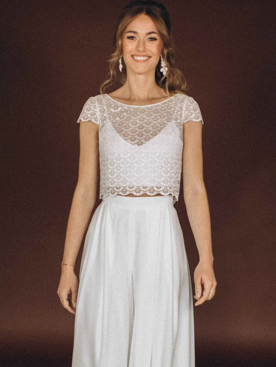 Robe de mariée 3 pièces en dentelle et mousseline décolleté illusion longueur au sol fermeture éclair manches courtes