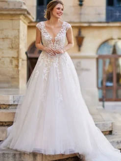 Robe de mariée robe de bal ligne a avec traîne col en V manches courtes taille naturelle dentelle robes de mariée en dentelle