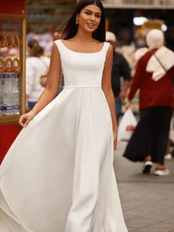 Robe de mariée simple col carré sans manche zip sur dos à petite traîne