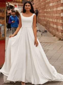 Robe de mariée simple col carré sans manche zip sur dos à petite traîne