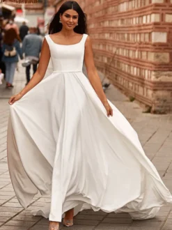 Robe de mariée simple col carré sans manche zip sur dos à petite traîne