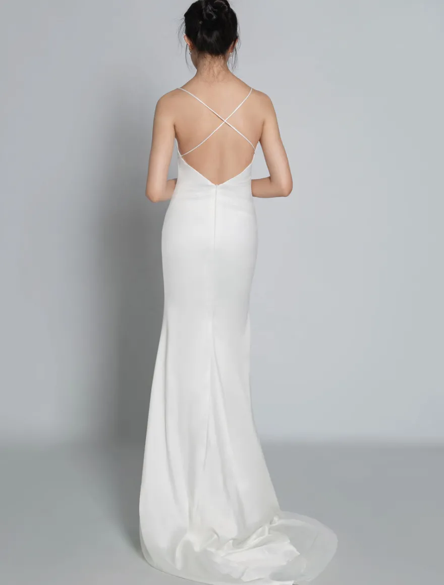Robe de mariée simple col V jupe plissée à traîne