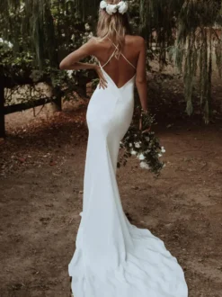 Robe de mariée simple col V jupe plissée à traîne