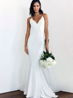 Robe de mariée simple col V jupe plissée à traîne