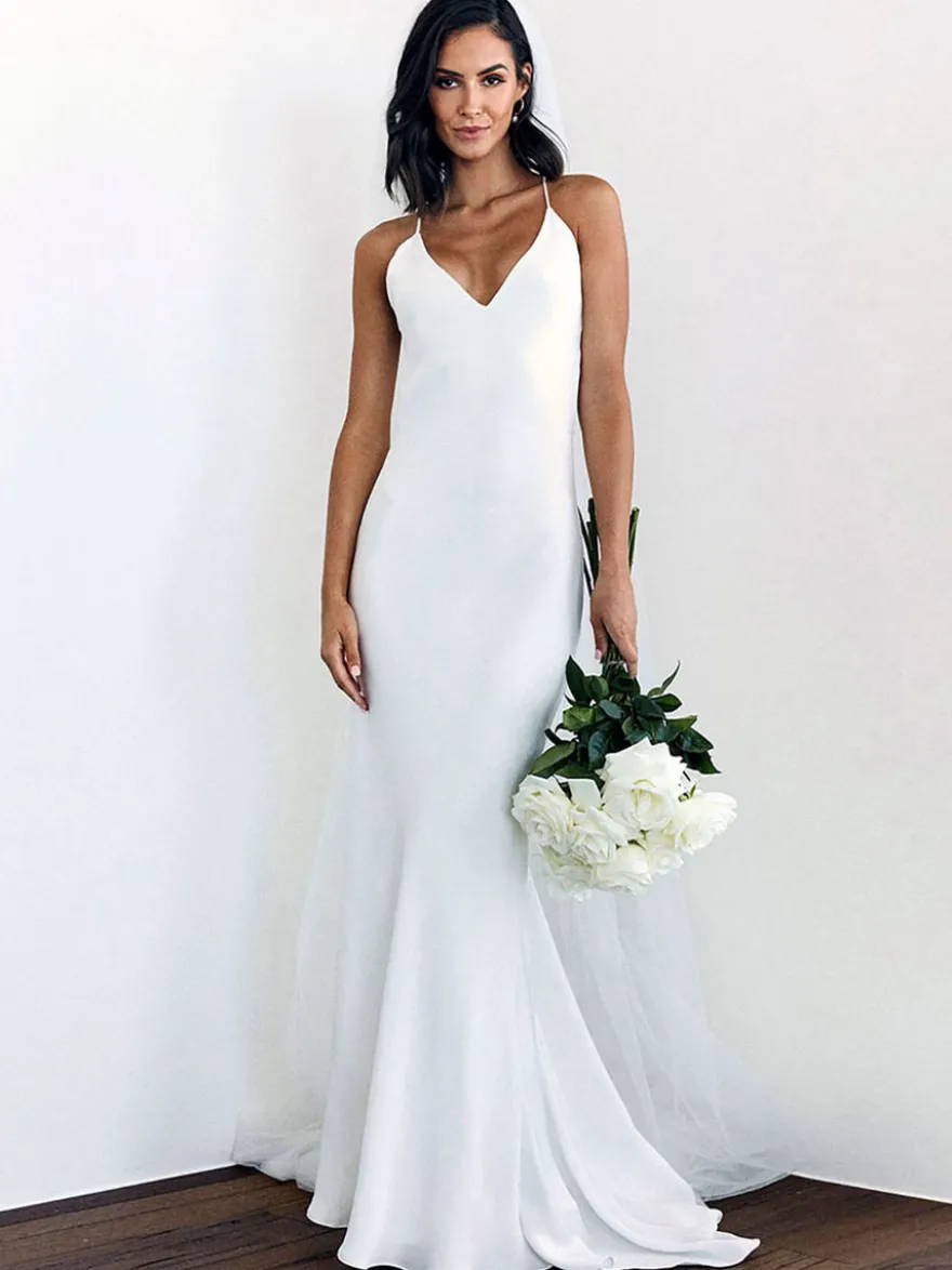Robe de mariée simple col V jupe plissée à traîne