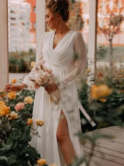Robe de mariée simple col V manche longue jupe fendue au sol