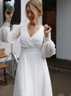 Robe de mariée simple col V manche longue jupe fendue au sol