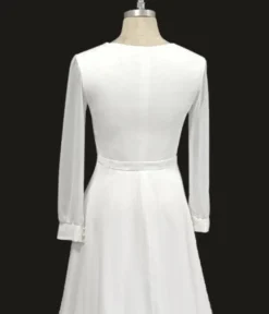 Robe de mariée simple col v manche longue à petite traîne