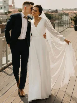 Robe de mariée simple col v manche longue à petite traîne