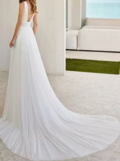 Robe de mariée simple en dentelle col V sans manches à traîne