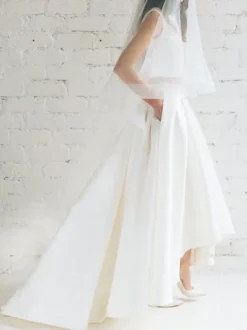 Robe de mariée simple en deux pièces ivoire en tissu satiné avec col en V et manches longues en dentelle Robe de mariée trapèze Personnalisation gratuite