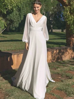 Robe de mariée simple en mousseline col en V manches longues dentelle coupe trapèze