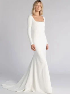Robe de mariée simple 2026 en satin col carré zip sur dos à petite traîne