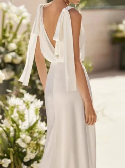 Robe de mariée simple en tissu satiné col en V sans manches robes de mariée A-ligne personnalisation gratuite