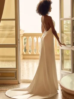 Robe de mariée simple en tissu satiné col en V sans manches robes de mariée sirène