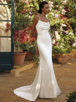 Robe de mariée simple en tissu satiné col carré sans manches robes de mariée sirène
