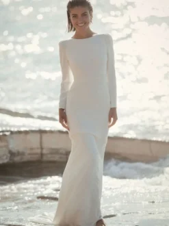 Robe de mariée simple gaine col bijou manches longues boutons robes de mariée