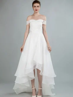 Robe de mariée simple hors de l'épaule en dentelle haut-bas jupe asymétrique en organza Robe de mariage