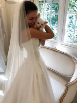 Robe de mariée simple ivoire en satin bustier zip sur dos à traîne robe de mariage
