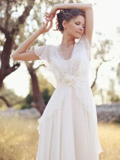 Robe de mariée simple ivoire en chiffon col V manche courte décolleté jupe volante Robe de mariage