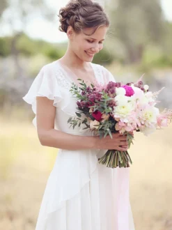 Robe de mariée simple ivoire en chiffon col V manche courte décolleté jupe volante Robe de mariage