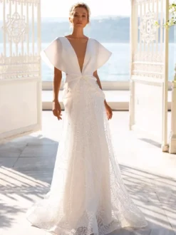 Robe de Mariée Simple Ivoire sans manches Cou translucide Tissu de satin Robes de mariée
