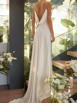 Robe de Mariée Simple Ivoire sans manches col roulé Tissu de satin Robes de mariée