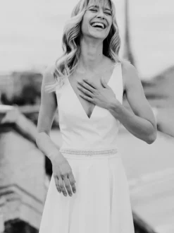 Robe de mariée simple robe de bal col en V sans manches dentelle 20 cm