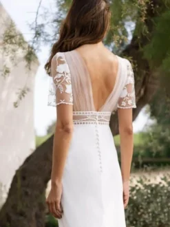 Robe de mariée simple robe de bal col en V manches courtes découpes de 20 cm