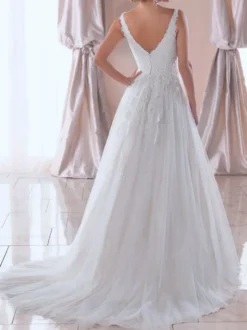 Robe de mariée simple robe de mariage col V boutonné sur dos en dentelle à traîne