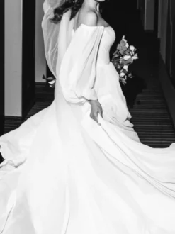 Robe de mariée simple robe de mariage col en coeur manche longue à traîne