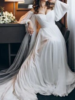 Robe de mariée simple robe de mariage col en coeur manche longue à traîne