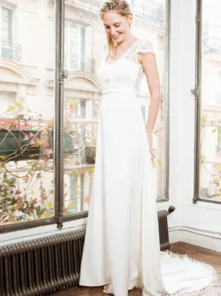 Robe de mariée simple robe de mariage blanche tissue de satin dos en V boutonnée sur dos à taîne courte
