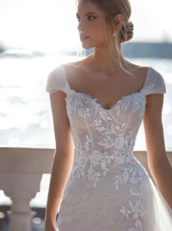 Robe de mariée sirène en dentelle zip sur dos à traîne