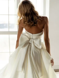 Robe de mariée sirène robe de mariage en satin bustier noeud sur dos à traîne