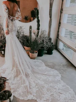 Robe de mariée sirène robe de mariage col V manche longue en dentelle à traîne
