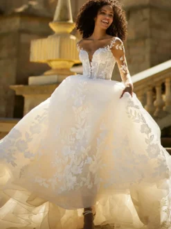 Robe de mariée trapèze avec traîne col en V manches longues taille naturelle dentelle robes de mariée en tulle