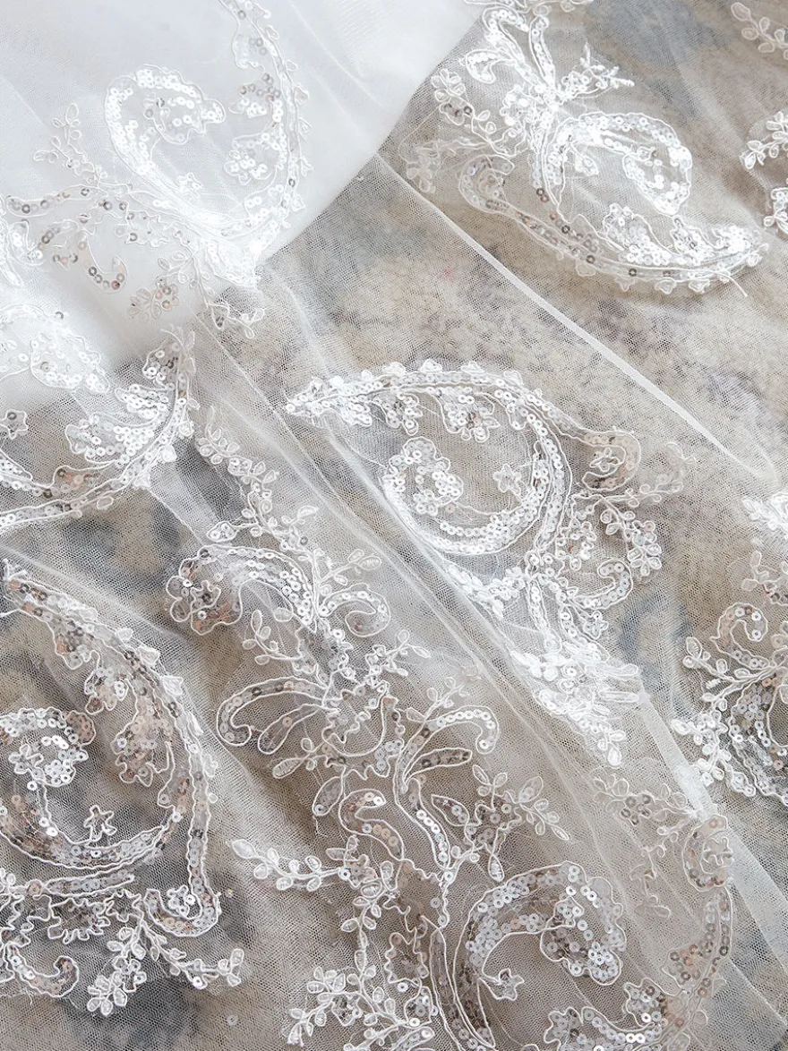 Robe de mariée trapèze blanche en tulle col V dos transparent à traîne robe de mariage