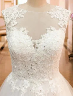 Robe de mariée trapèze ivoire en tulle col rond en dentelle jupe plissée robe de mariage