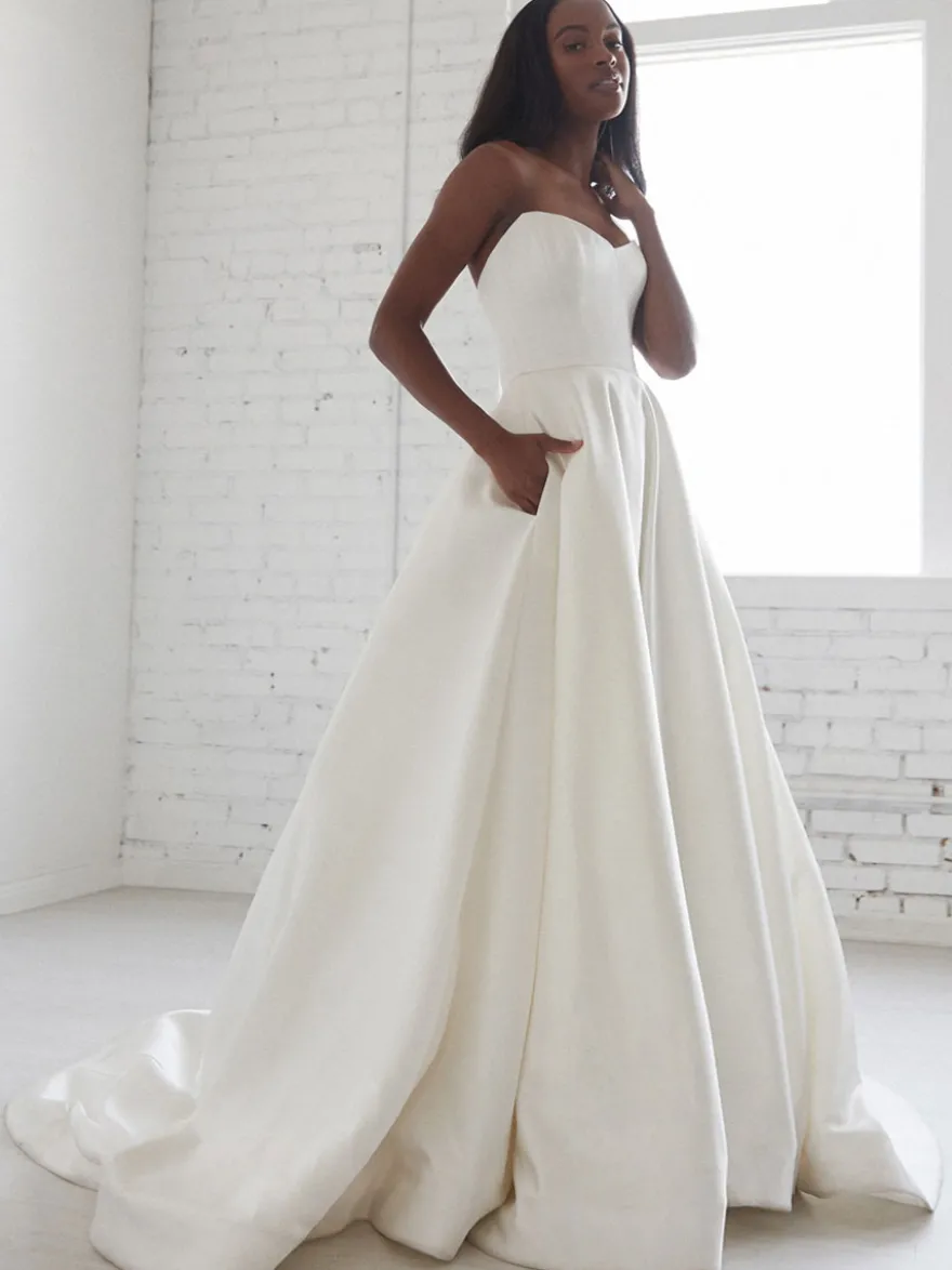 Robe de mariée vintage bustier boutonné sur dos à traîne
