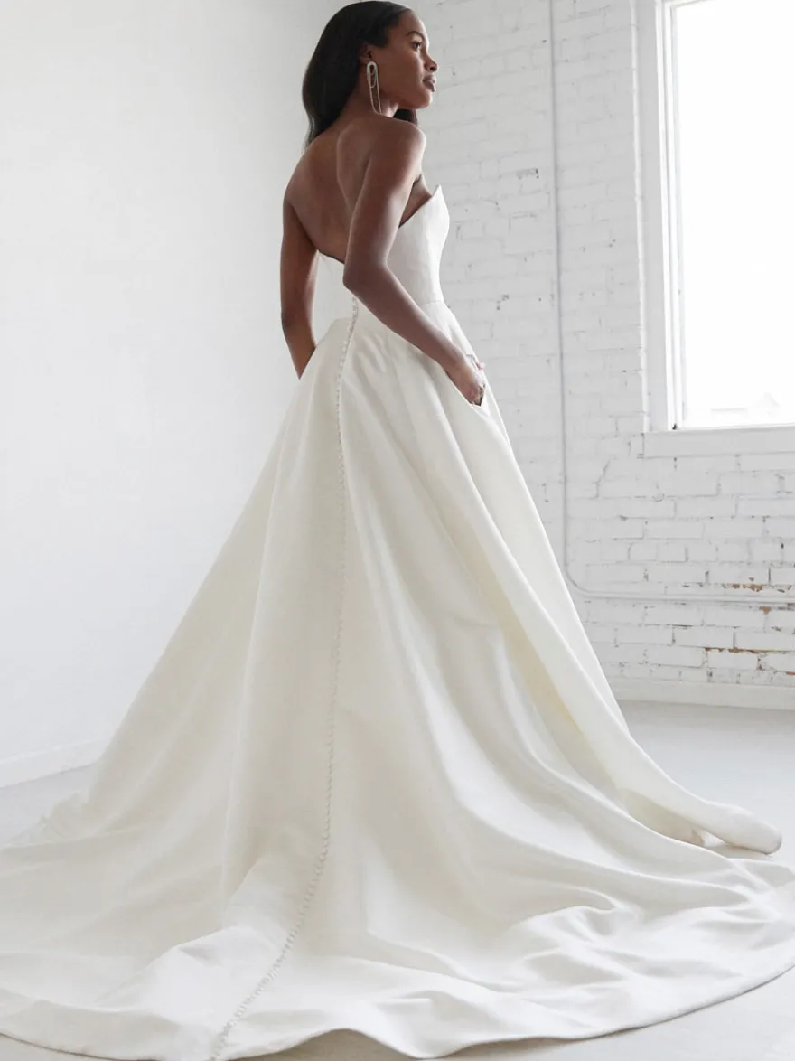 Robe de mariée vintage bustier boutonné sur dos à traîne