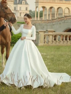 Robe de mariée vintage col carré manche longue à traîne