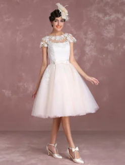 Robe de mariée vintage courte col rond manche courte boutonné sur dos