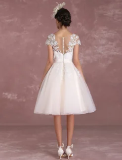 Robe de mariée vintage courte col rond manche courte boutonné sur dos