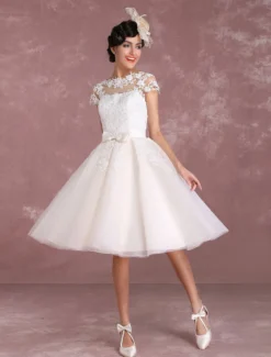 Robe de mariée vintage courte col rond manche courte boutonné sur dos