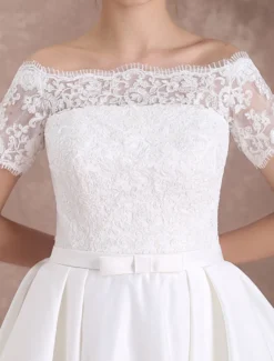 Robe de Mariée Vintage Courte Robe de mariée A-ligne Tissu de satin en dentelle avec soutien-gorge et doublure manches courtes